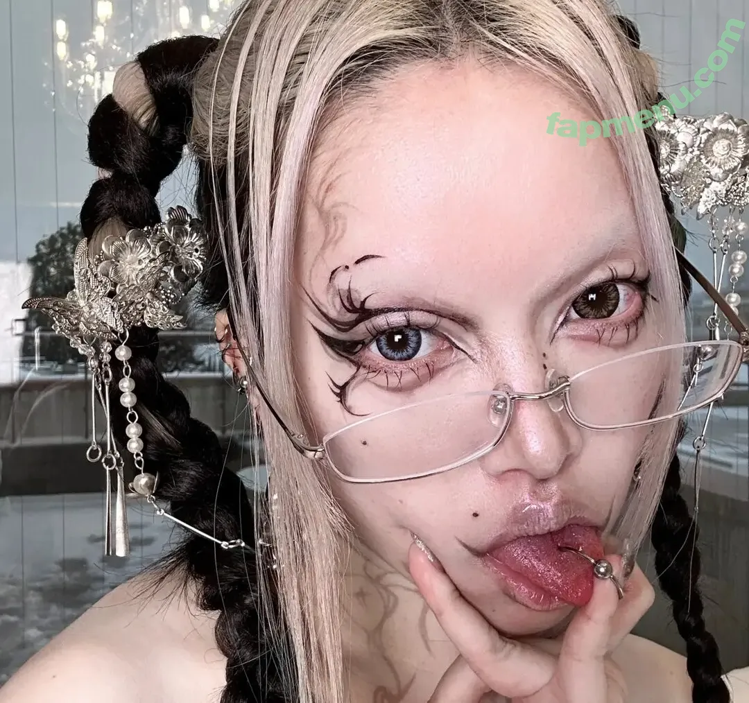 hirarilily nude photo #0163 (Hirari Ikeda / piercedpupil)