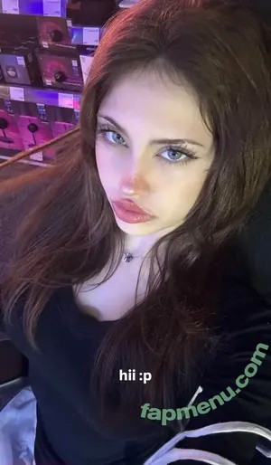 Hirixie nude photo #0001