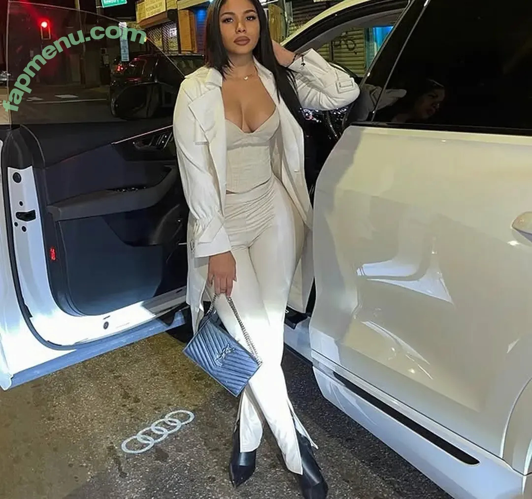 Hispanic nude photo #1108 (Latina Women / dianaMriveraa / dianamrivera_ / dianariveraa)