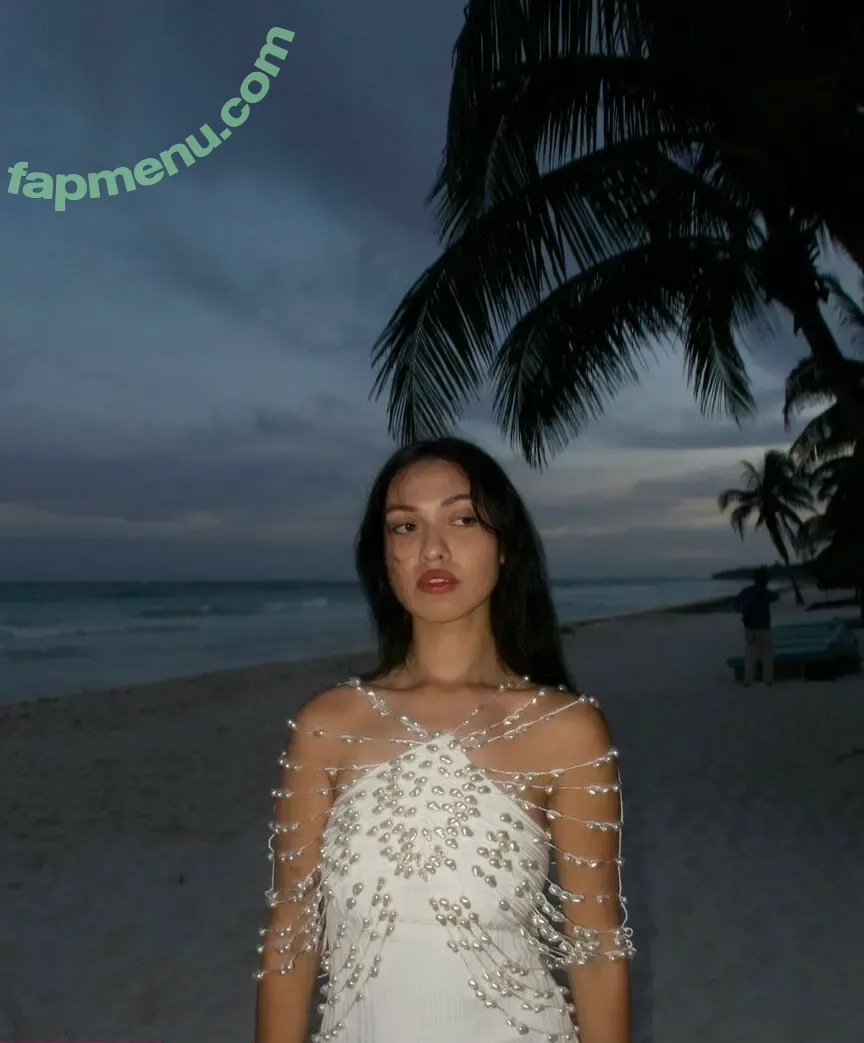 Hispanic nude photo #1723 (Latina Women / dianaMriveraa / dianamrivera_ / dianariveraa)