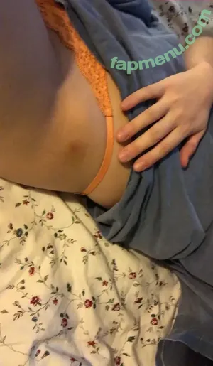 Hitchhikercourtney nude photo #0015