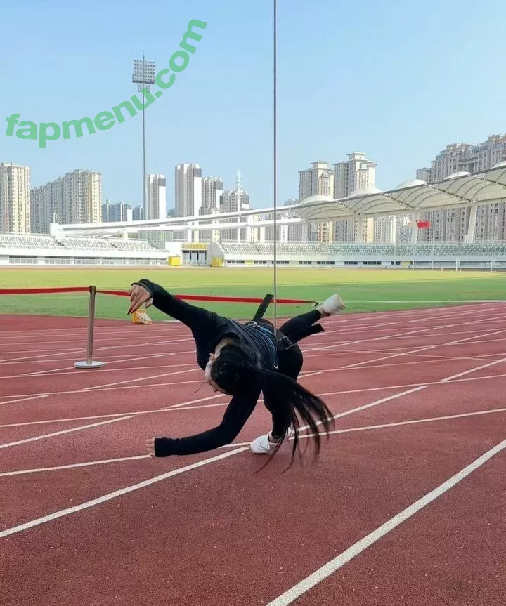 Hitomi Songyuxin nude photo #0939 (Lindsay78690789 / i_am_hitomi_1994 / songyuxinhitomi)