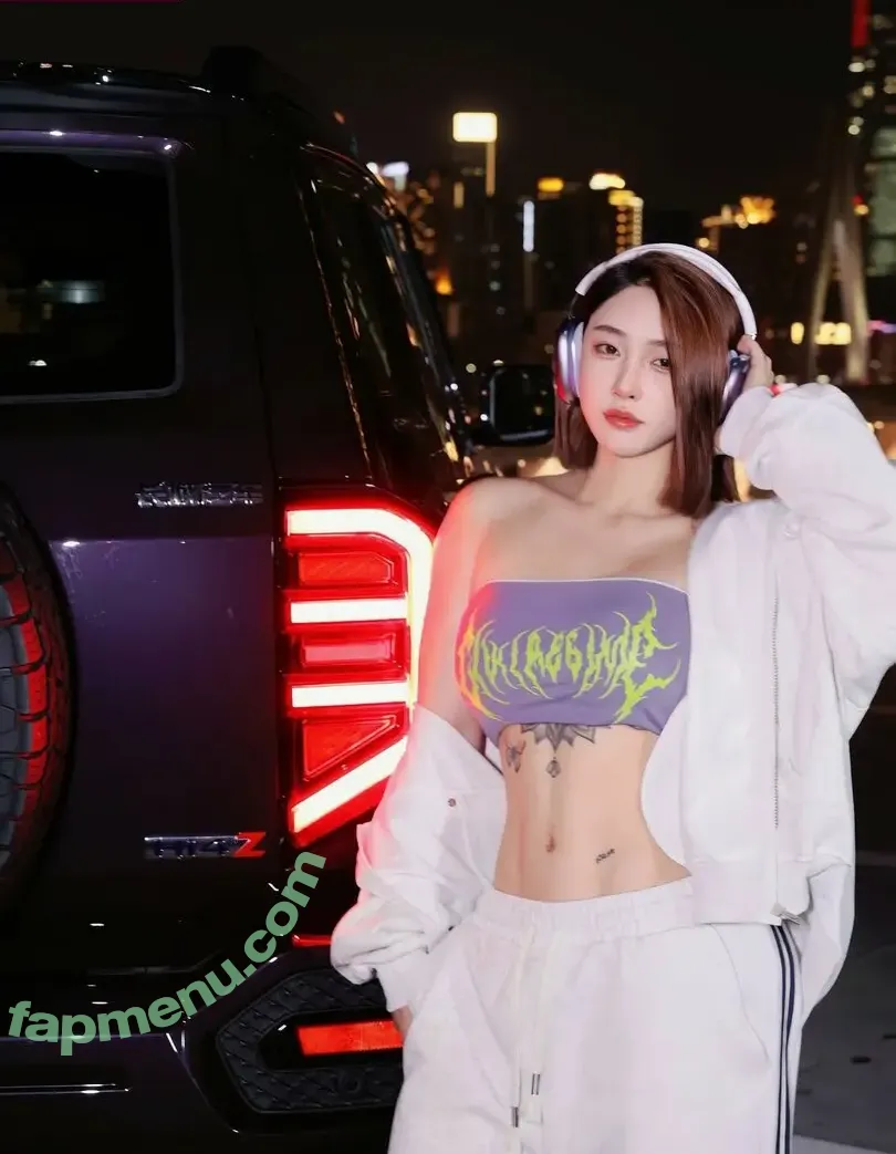 Hitomi Songyuxin nude photo #1226 (Lindsay78690789 / i_am_hitomi_1994 / songyuxinhitomi)