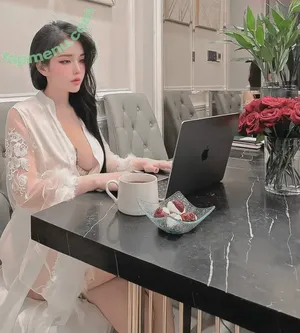 Hoàng Nhân Linh Chi / hoangnhanlinhchii nude photo #0179