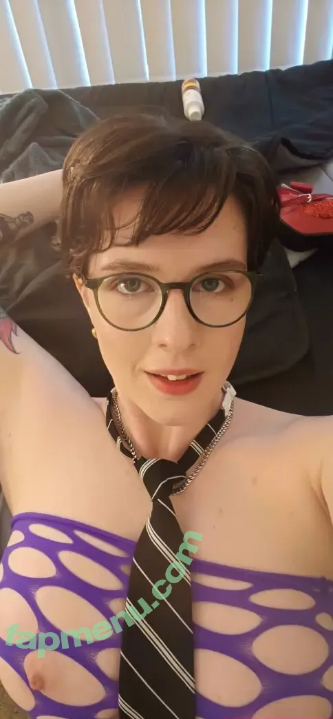 holl1e_rose nude photo #0009 (holl1e.rose)