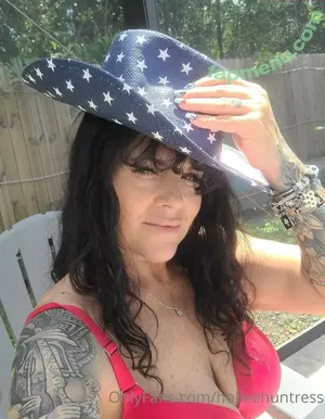 Hollee Huntress / hollee_huntress / holleehuntress nude photo #0008