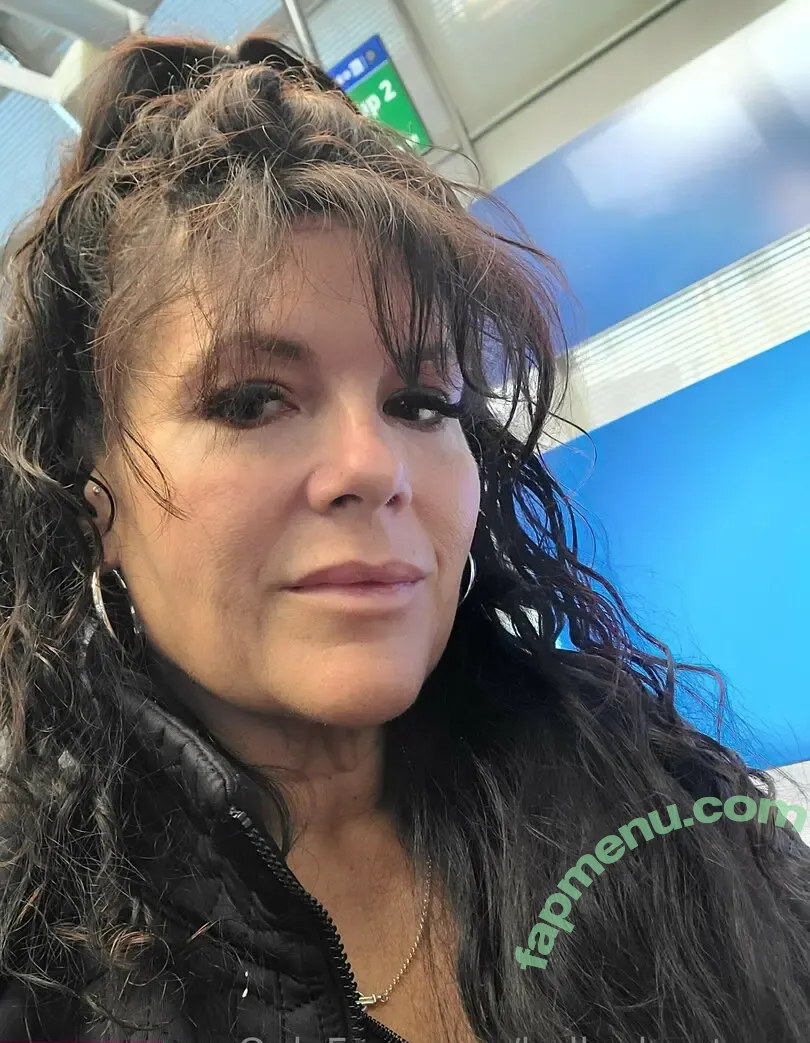 Hollee Huntress nude photo #0025 (hollee_huntress / holleehuntress)