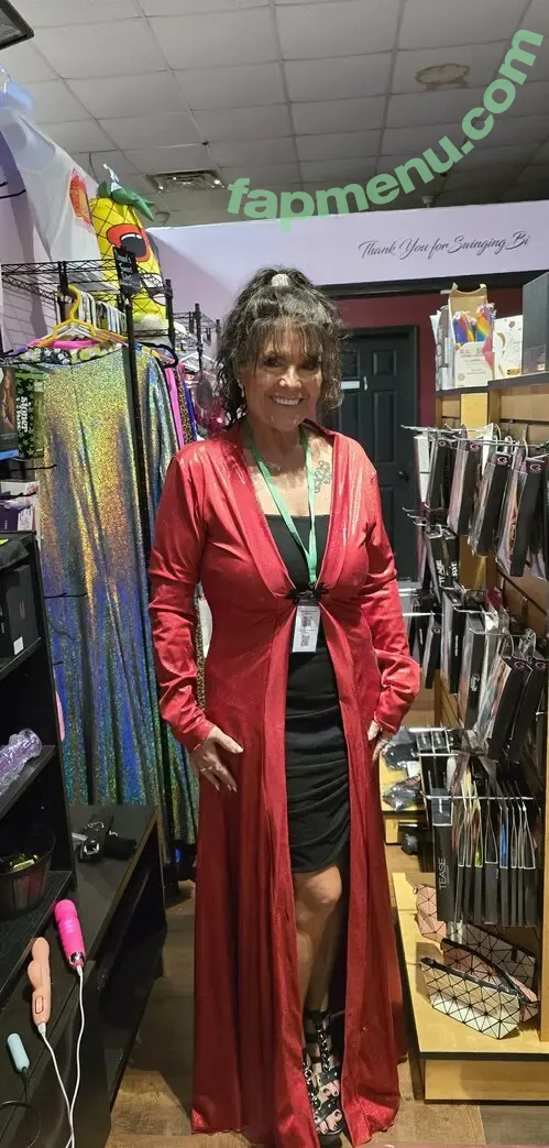 Hollee Huntress nude photo #0031 (hollee_huntress / holleehuntress)