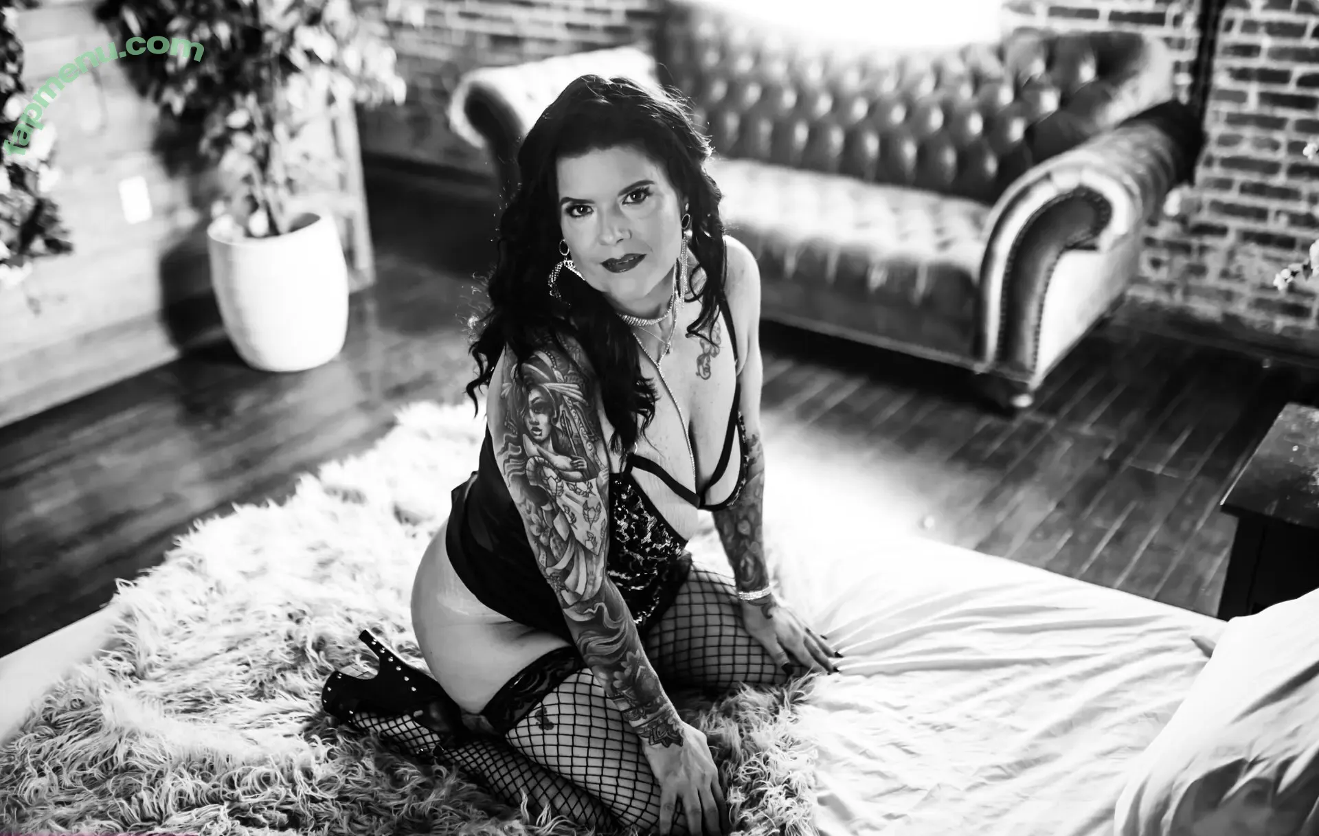 Hollee Huntress nude photo #0034 (hollee_huntress / holleehuntress)