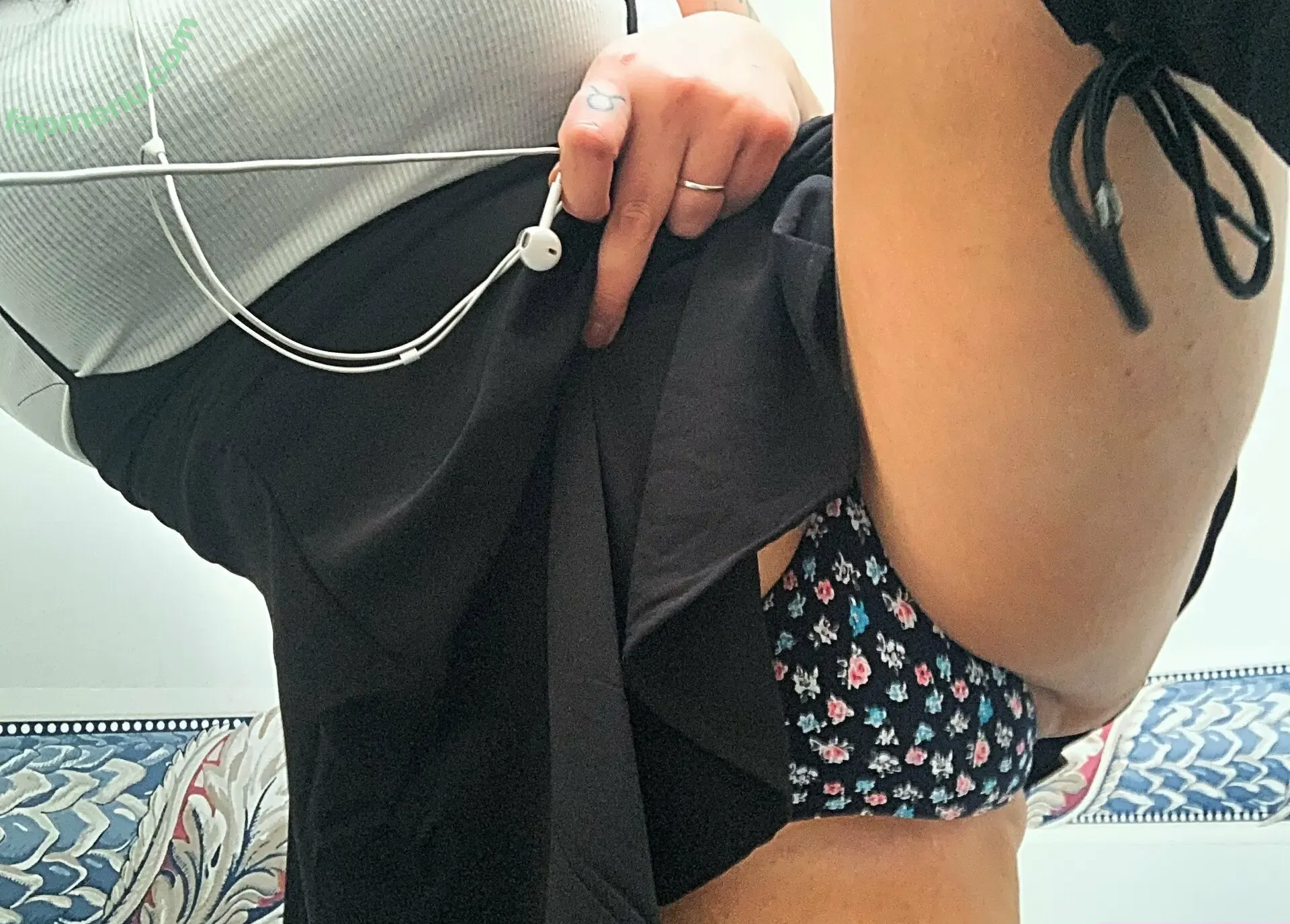 hollsfreepage nude photo #0010 (hollylouisefry)
