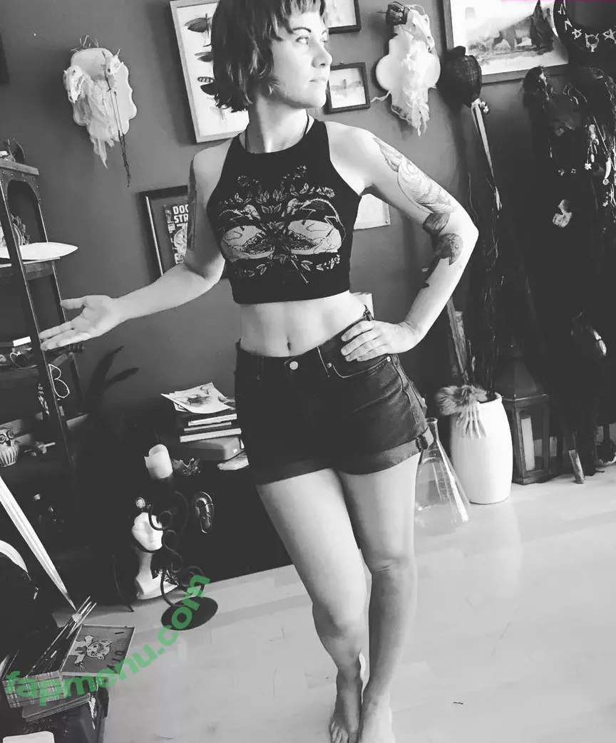 Holly Conrad nude photo #0001 (HollyConrad / commanderholly)