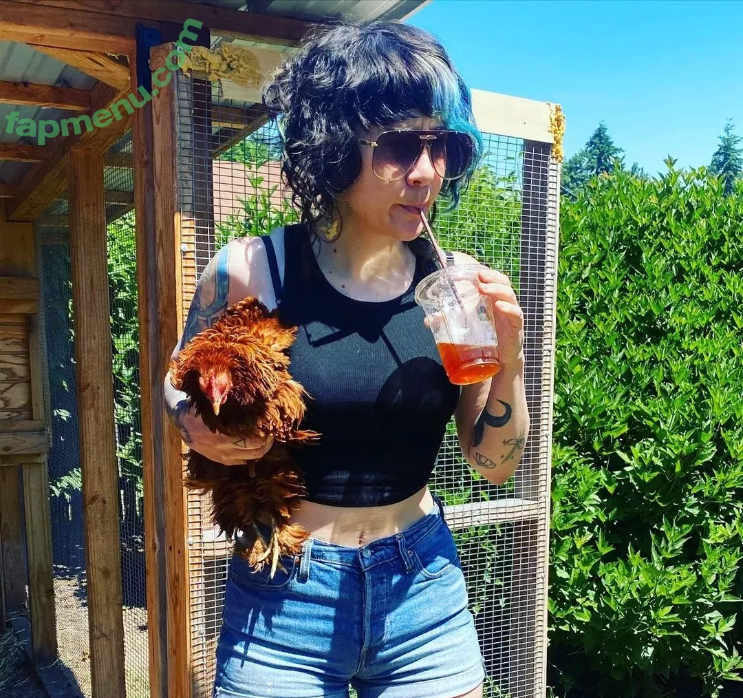 Holly Conrad nude photo #0002 (HollyConrad / commanderholly)
