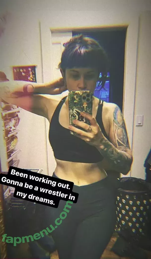 Holly Conrad nude photo #0009 (HollyConrad / commanderholly)