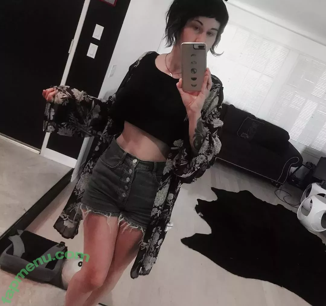 Holly Conrad nude photo #0011 (HollyConrad / commanderholly)