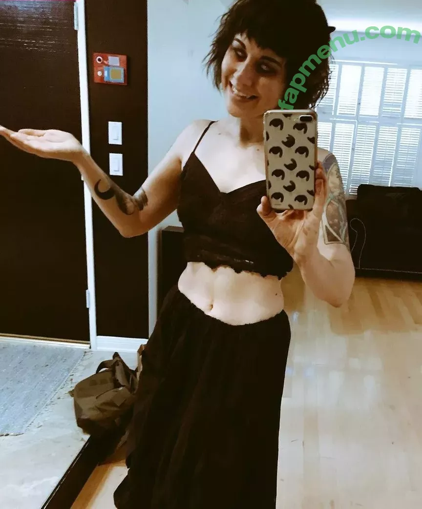Holly Conrad nude photo #0021 (HollyConrad / commanderholly)