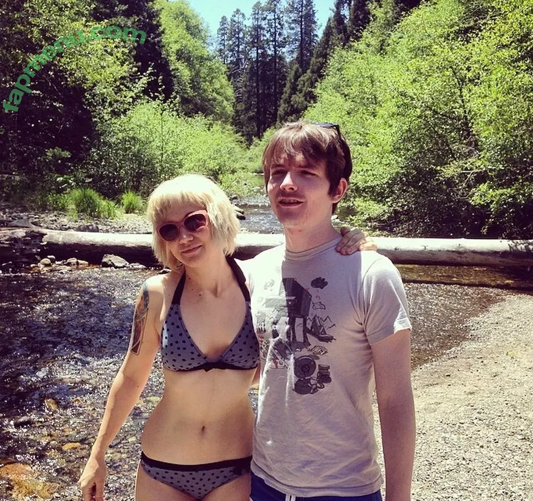 Holly Conrad nude photo #0027 (HollyConrad / commanderholly)