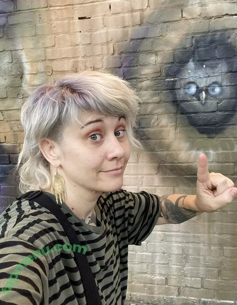 Holly Conrad nude photo #0042 (HollyConrad / commanderholly)