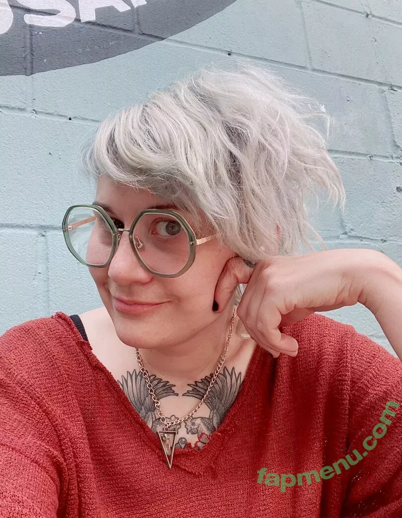 Holly Conrad nude photo #0051 (HollyConrad / commanderholly)