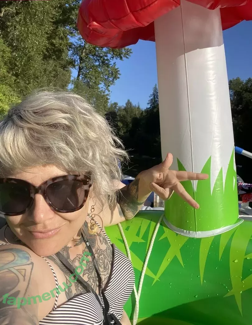 Holly Conrad nude photo #0053 (HollyConrad / commanderholly)