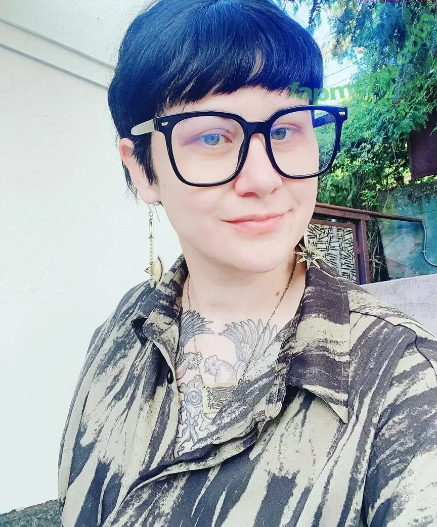 Holly Conrad nude photo #0056 (HollyConrad / commanderholly)