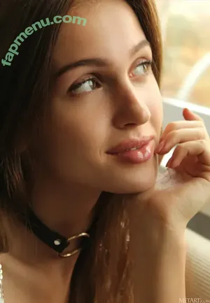 Holly Haim / hollyhaim nude photo #0132