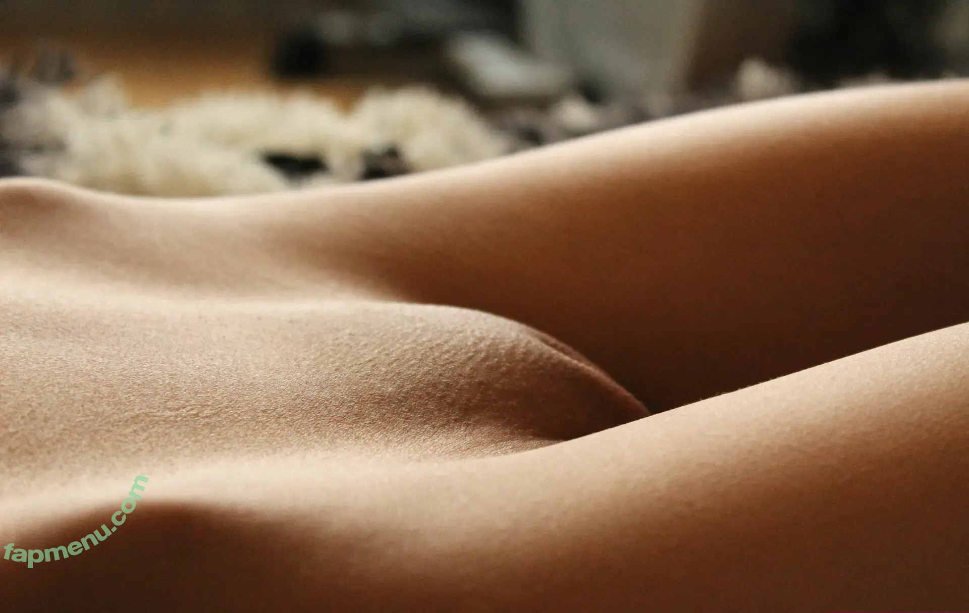 Holly Haim nude photo #0119 (hollyhaim)