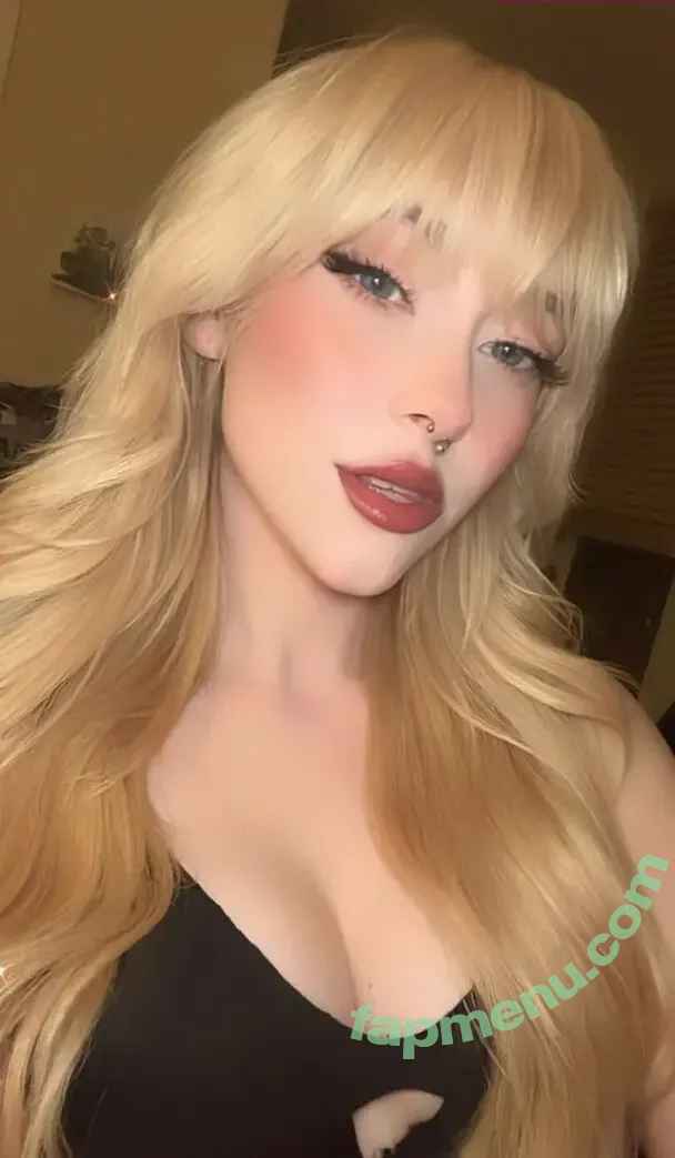 Holly Halen nude photo #0055 (Hannahhollyla / Holly Von Halen / holly777666 / misshollyallen)