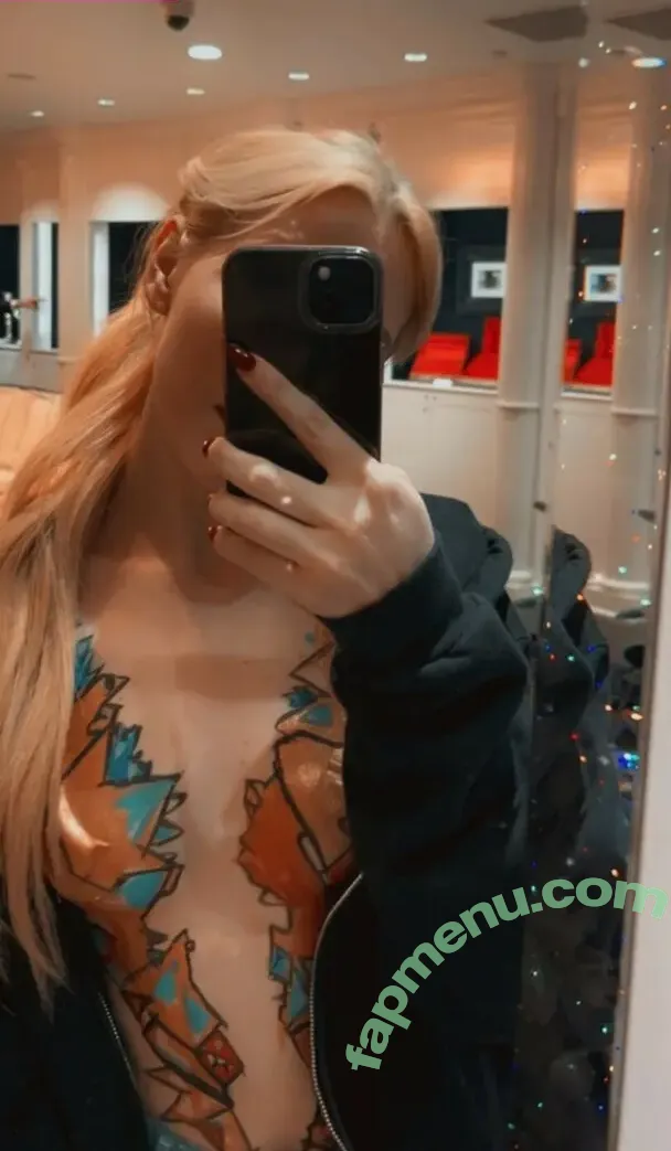 Holly Halen nude photo #0060 (Hannahhollyla / Holly Von Halen / holly777666 / misshollyallen)