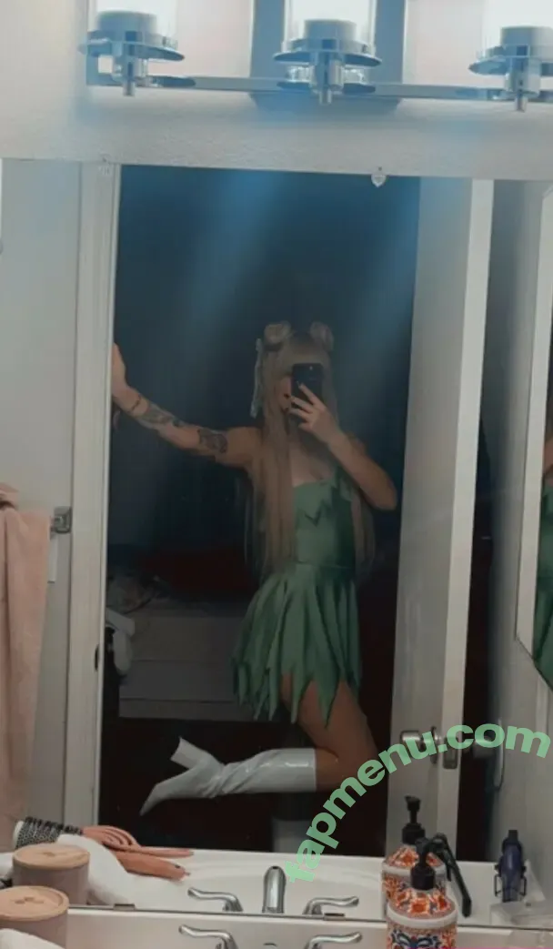 Holly Halen nude photo #0082 (Hannahhollyla / Holly Von Halen / holly777666 / misshollyallen)