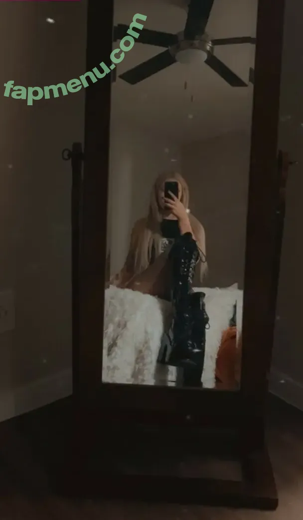 Holly Halen nude photo #0104 (Hannahhollyla / Holly Von Halen / holly777666 / misshollyallen)