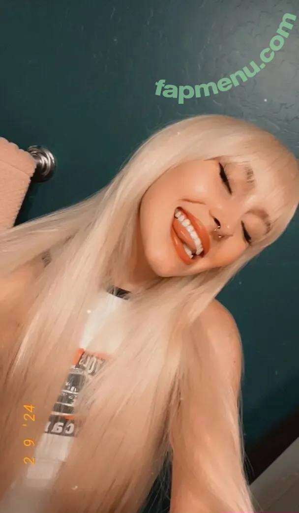 Holly Halen nude photo #0120 (Hannahhollyla / Holly Von Halen / holly777666 / misshollyallen)