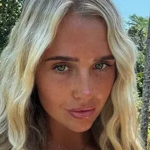 Holly Robinson / AdmireMe / hollyrobinson16 nude photo #0007