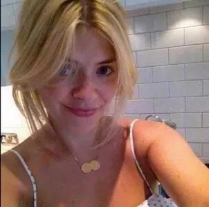 Holly Willoughby / hollywilloughby nude photo #0049