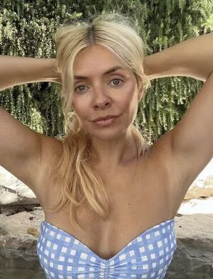 Holly Willoughby / hollywilloughby nude photo #0074