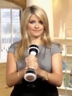 Holly Willoughby / hollywilloughby nude photo #0143