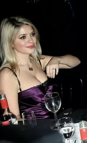 Holly Willoughby / hollywilloughby nude photo #0353