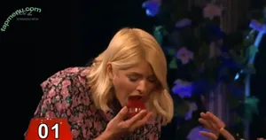 Holly Willoughby / hollywilloughby nude photo #0751