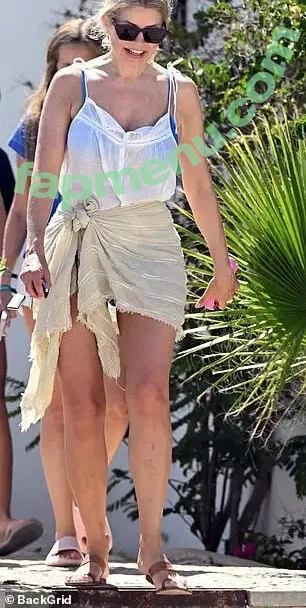 Holly Willoughby nude photo #0697 (hollywilloughby)