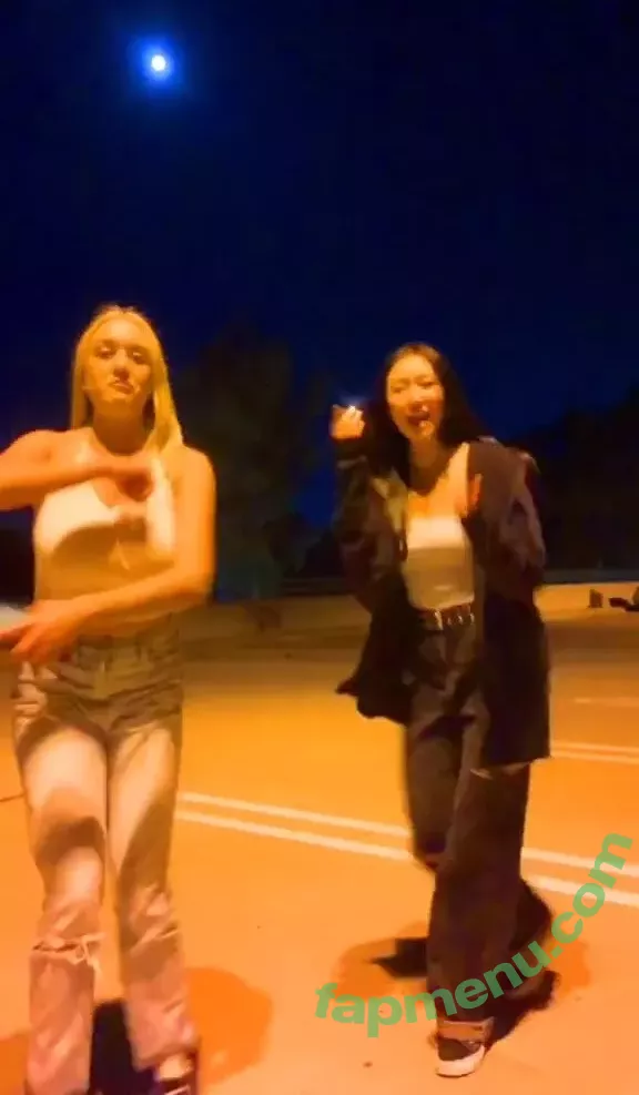 Holly Youpa nude photo #0010 (holly73103471 / hollyyoupa)