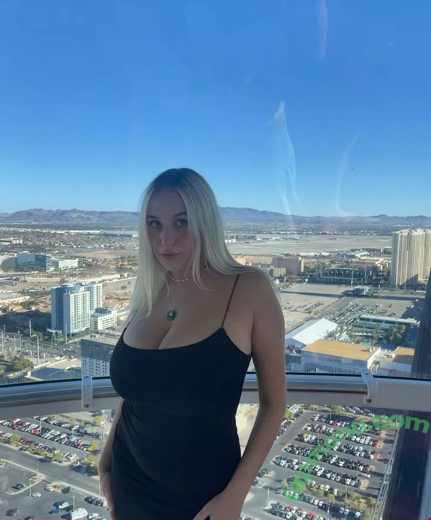 Holly Youpa nude photo #0070 (holly73103471 / hollyyoupa)