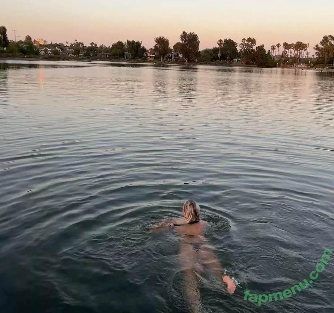 Holly Youpa nude photo #0098 (holly73103471 / hollyyoupa)