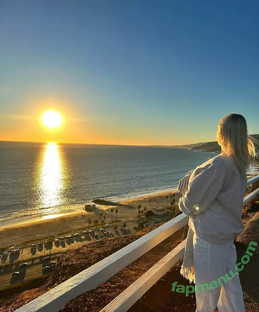 Holly Youpa nude photo #0128 (holly73103471 / hollyyoupa)