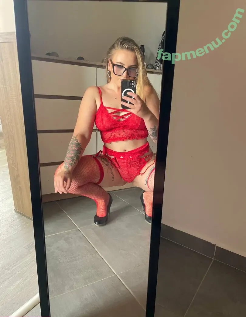hollyclue nude photo #0126 (_heyholly)
