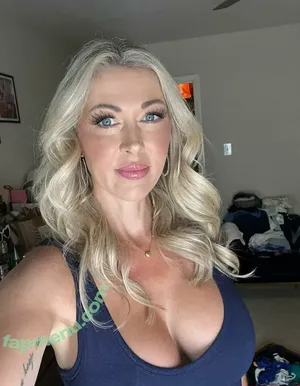 hollyhotwife / hollyhotwifejones nude photo #0168