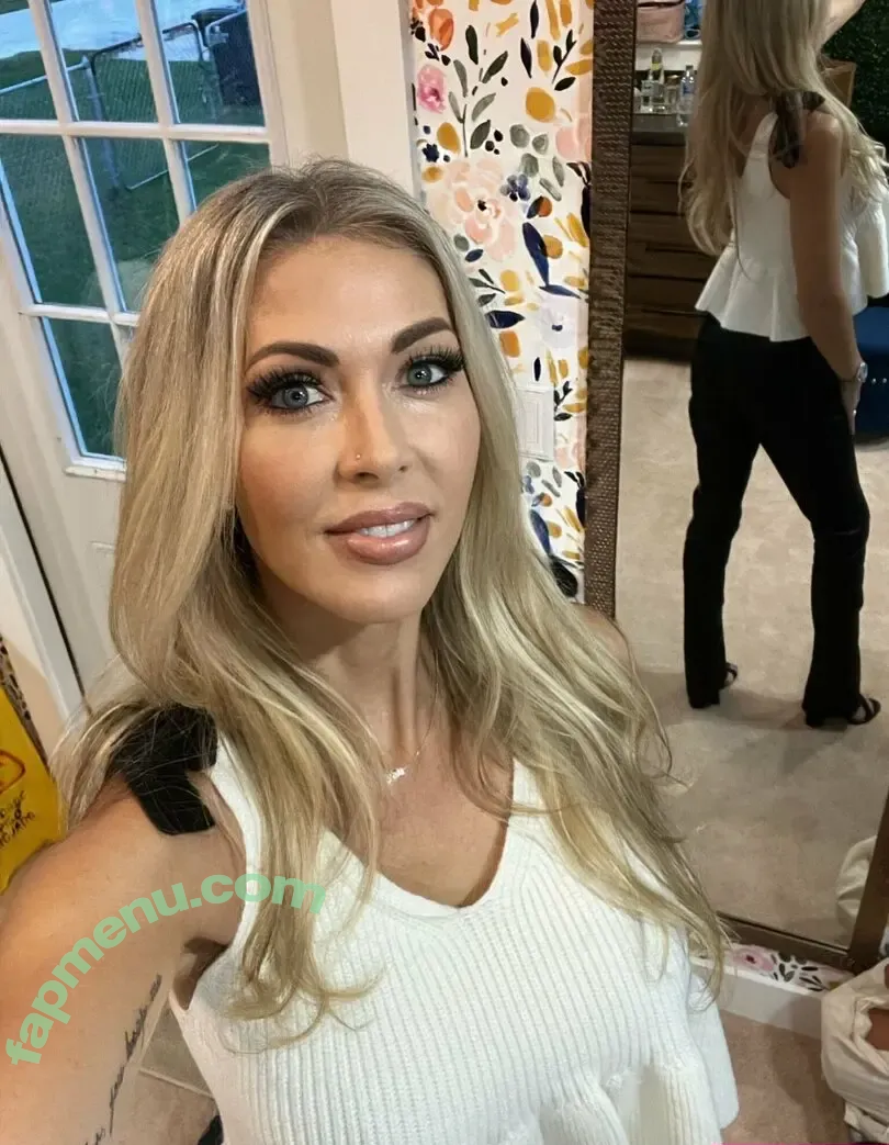 hollyhotwife nude photo #0130 (hollyhotwifejones)