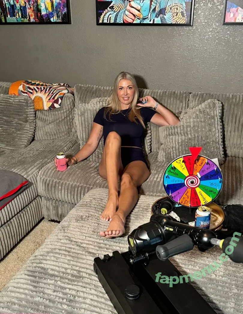 hollyhotwife nude photo #0134 (hollyhotwifejones)