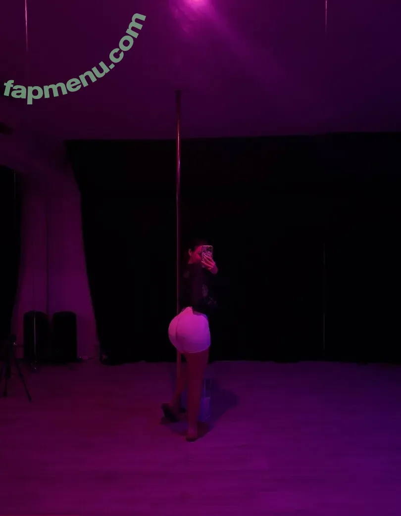 hollyrhodes nude photo #0104 (itshollyrhodes)