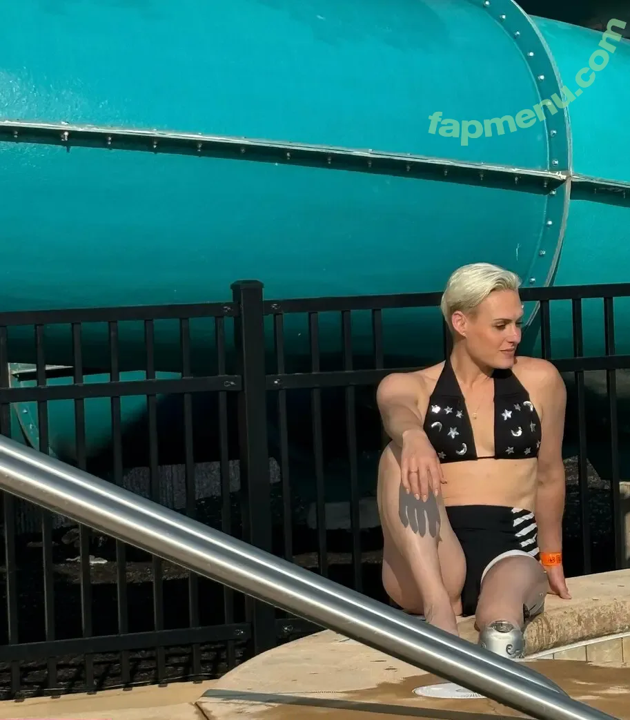 hollyshaleramputee nude photo #0017 (hollyshaleramputee)