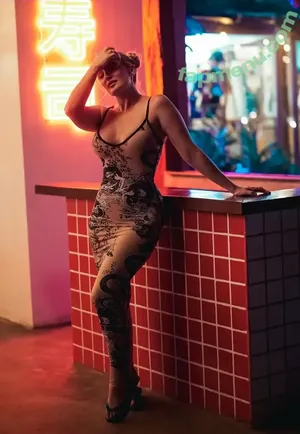 Hollytwolf nude photo #0064