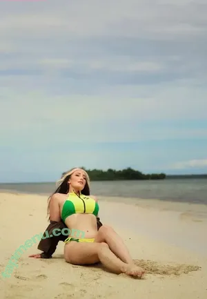 Hollytwolf nude photo #0069